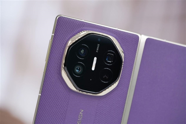 全球第2款三折叠!华为Mate XTs非凡大师图赏