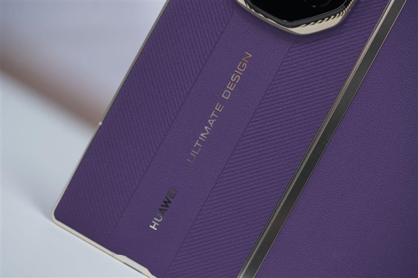 全球第2款三折叠!华为Mate XTs非凡大师图赏