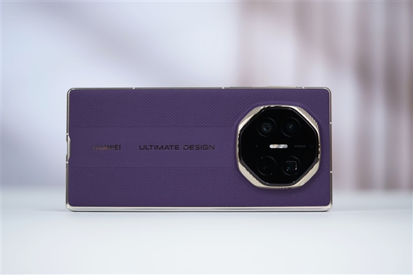 全球第2款三折叠!华为Mate XTs非凡大师图赏