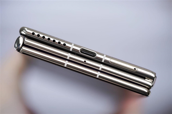 全球第2款三折叠!华为Mate XTs非凡大师图赏