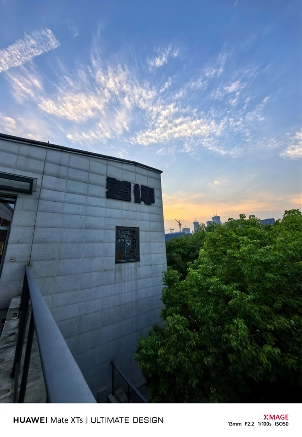 别人挤牙膏可能被骂 但三折叠情有可原