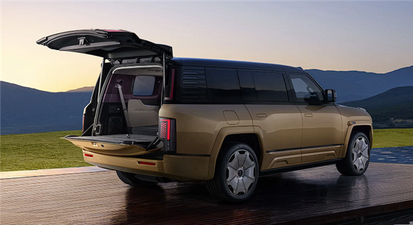 128万起！国产行政级全尺寸豪华SUV仰望U8L鼎世版上市