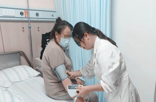 老人将无糖饮料当水喝 患糖尿病酮症