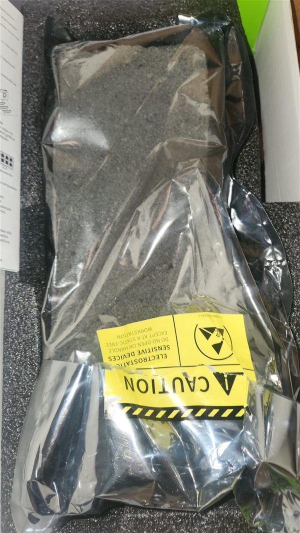 NVIDIA显卡真变砖了!买了一张RTX 5080:收到却是真砖块