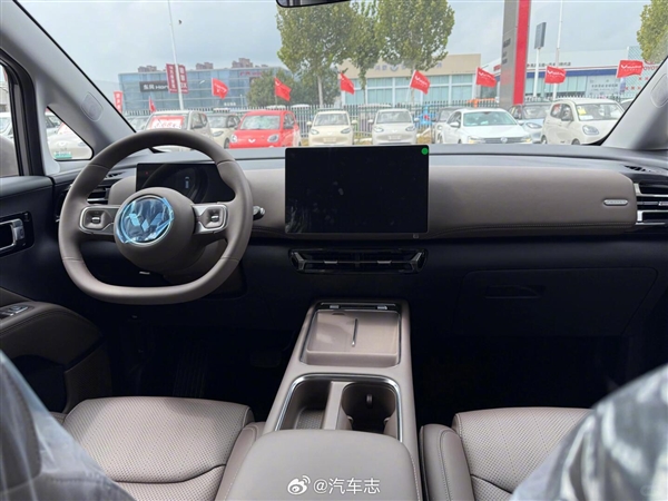 五菱版“GL8”来了!五菱星光730实车亮相:双侧滑门 插混动力