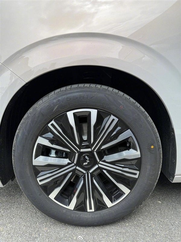 五菱版“GL8”来了!五菱星光730实车亮相:双侧滑门 插混动力