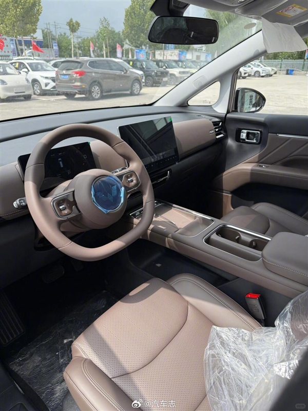 五菱版“GL8”来了!五菱星光730实车亮相:双侧滑门 插混动力