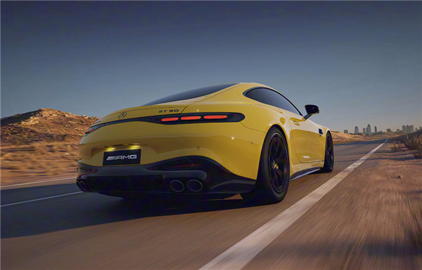 配“地表最强量产四缸机” 全新AMG双门跑车上市：售价没破百！