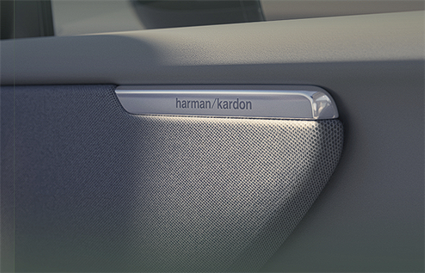 比指导价狂降15万 全新沃尔沃XC70插混SUV上市:26.99万起