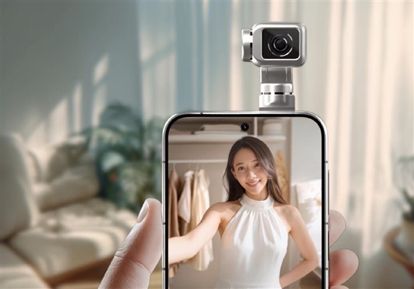 荣耀机器人手机ROBOT PHONE首次亮相：下一代终端新物种