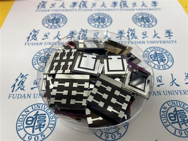 告别铅污染！复旦造出更环保的太阳能电池：还打破一项世界纪录