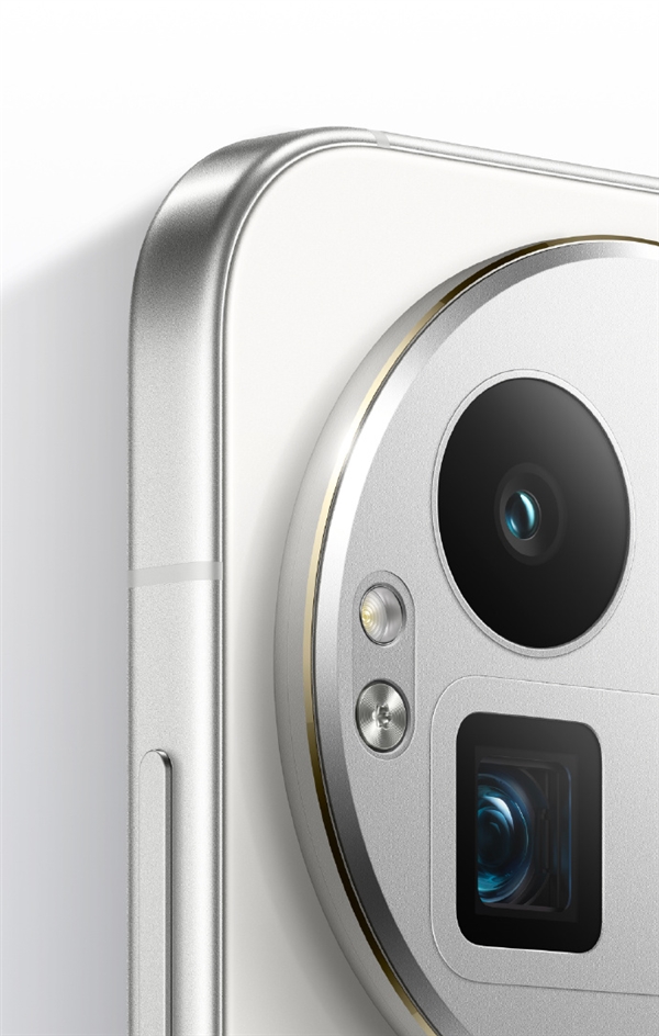 真我外观质感新巅峰！GT8 Pro设计细节公布 行业首创机械拼装+金属中框