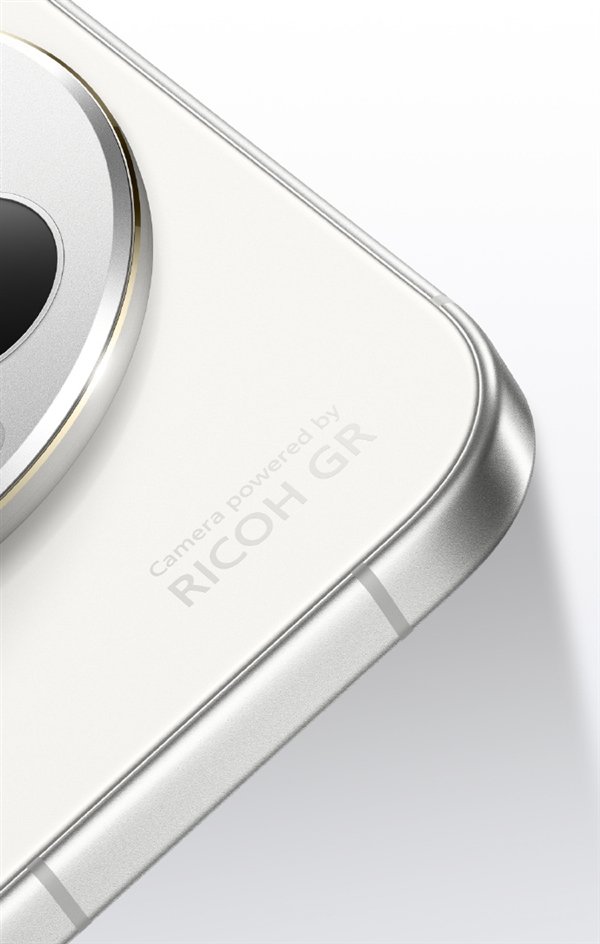 真我外观质感新巅峰！GT8 Pro设计细节公布 行业首创机械拼装+金属中框