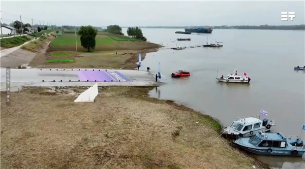 奇瑞越野车成功挑战横渡长江：水深20米 姿态稳如船