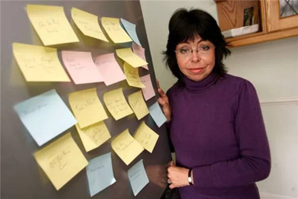 两次车祸后女子患罕见失忆症:记忆会自动清除 每次醒来都是1994年!