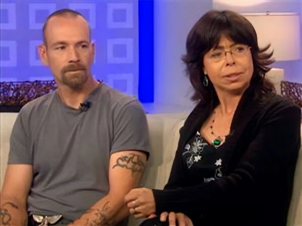 两次车祸后女子患罕见失忆症:记忆会自动清除 每次醒来都是1994年!