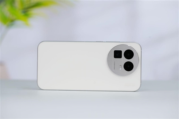 全球首发理光GR影像!真我GT8 Pro图赏