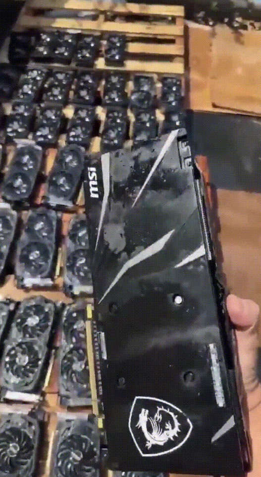 女孩自用99新!“暴力水洗显卡”引热议