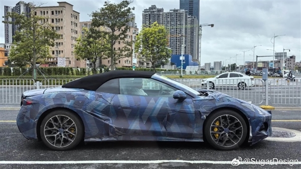 比亚迪再发个性化跑车!双门软顶版敞篷版腾势Z实车首曝