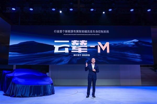 比亚迪再发个性化跑车!双门软顶版敞篷版腾势Z实车首曝