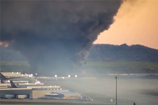 起飞时引擎脱落 坠毁爆炸!美国UPS坠机已致11死