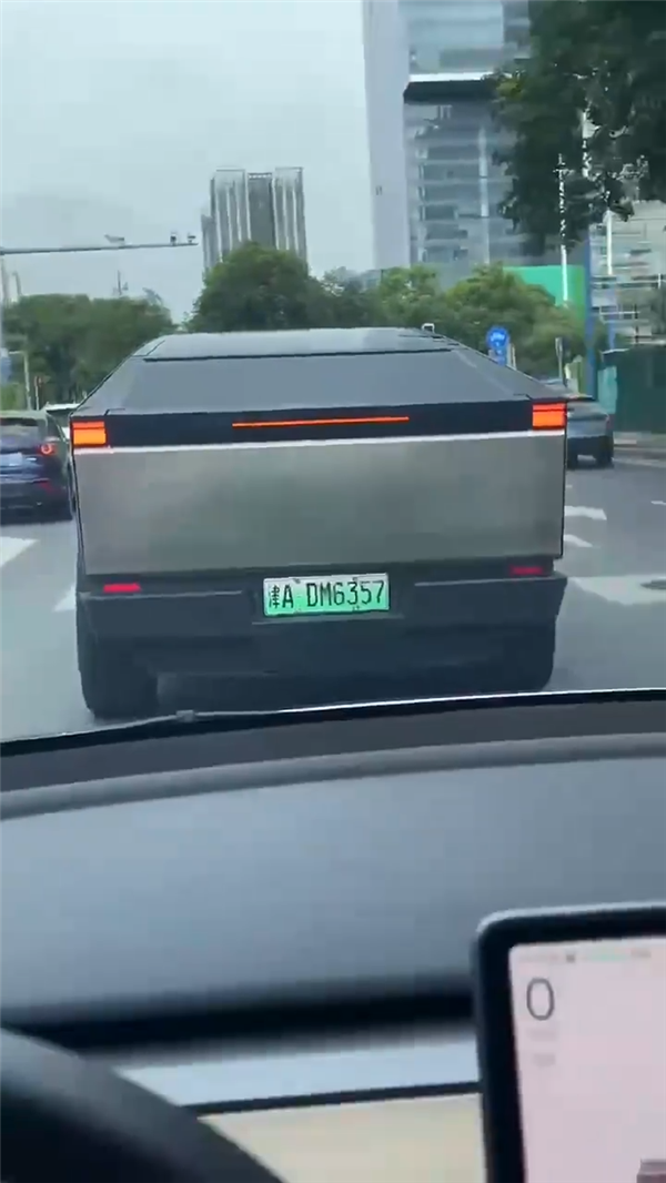 特斯拉cybertruck皮卡上线阿里拍卖平台：无报废年限 可上绿牌