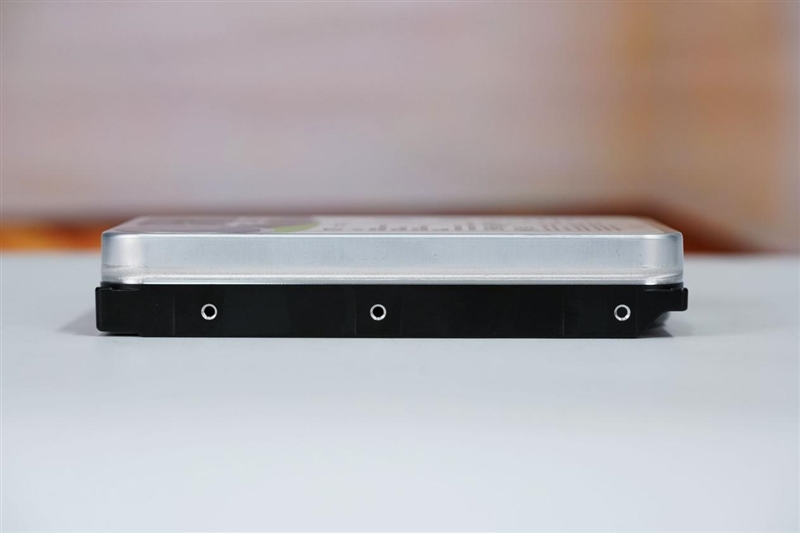 HAMR与CMR加持的稳定可靠企业级硬盘！希捷银河Exos M 30TB评测：读取逼近300MB/s