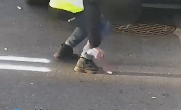 男子为路边停车方便自己画了个车位：被罚4200元