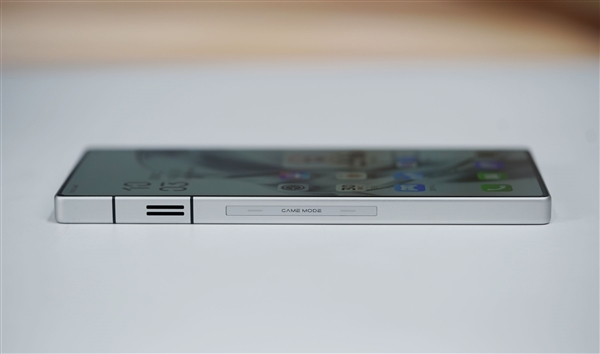 内置24000转/分钟风扇!红魔11 Pro图赏