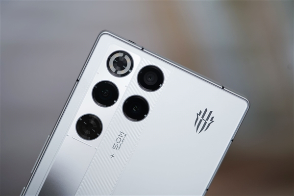 内置24000转/分钟风扇!红魔11 Pro图赏