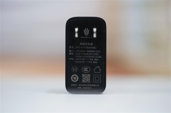 内置24000转/分钟风扇!红魔11 Pro图赏