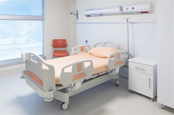 女子做磁共振两次黑屏:竟因化了妆