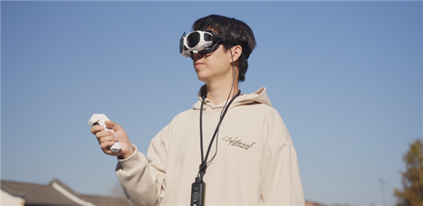 无聊的无人机市场 终于卷出了这么一个怪物