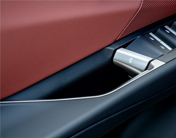 去欧洲试了宝马iX3 真给我开爽了！