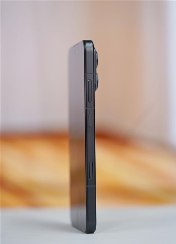 全球首发10000mAh电池!荣耀WIN图赏