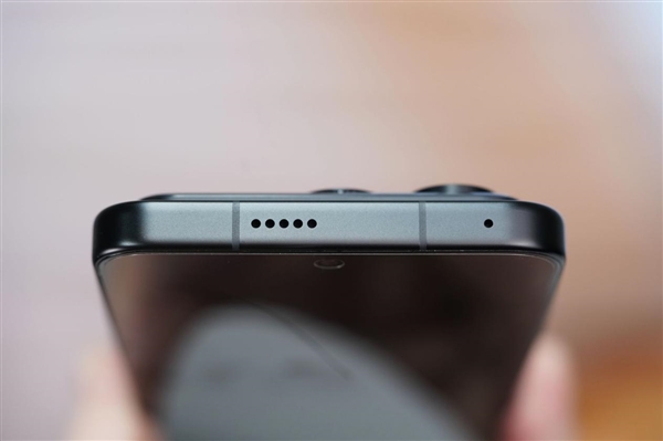 全球首发10000mAh电池!荣耀WIN图赏