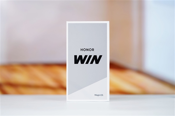 全球首发10000mAh电池!荣耀WIN图赏