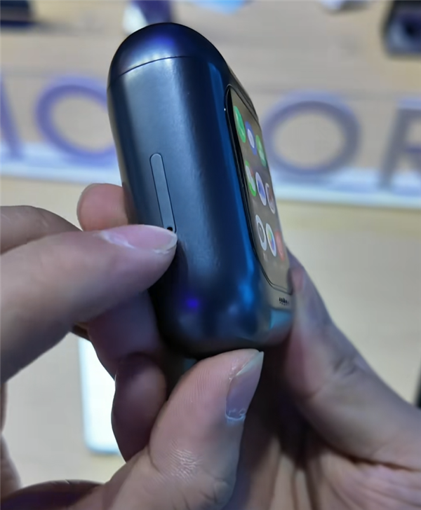 荣耀亲选iotapk AI通话耳机官宣!能插SIM卡打电话 甚至还能装微信、QQ