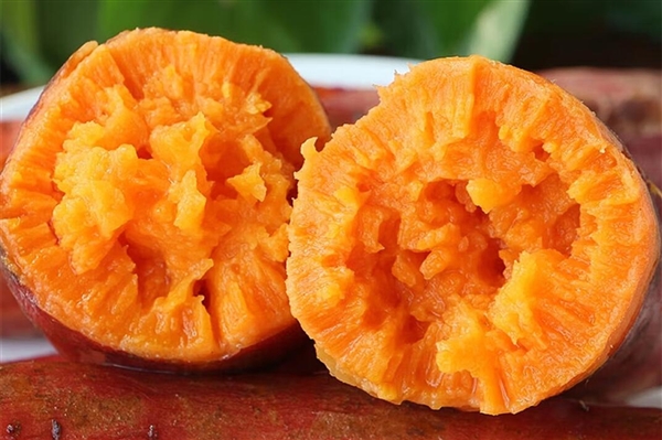 爱吃烤红薯的人天塌了：网友称烤红薯特别香可能是用了红薯香精