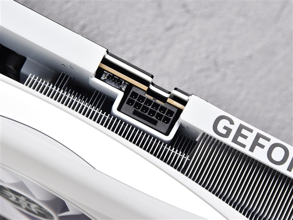 显卡自带线与电源原生线该怎么选:看完秒懂