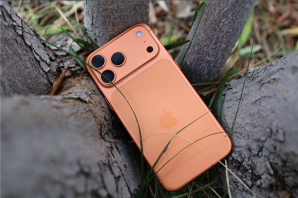 无缘2亿像素!iPhone 18影像配置曝光:双4800万主摄+潜望长焦