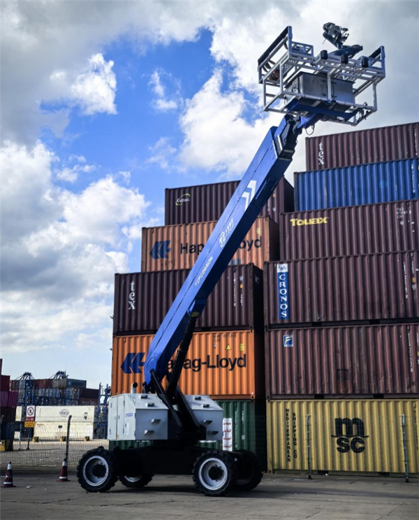 全球首创！太重集团高空作业机器人投用