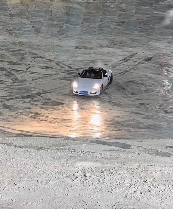 “长春第一冰锅”火爆出圈：四驱两驱都能玩 根本开不翻