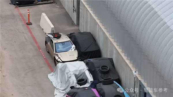 后视镜都不要了！特斯拉Robotaxi路测被拍 新增摄像头清洁装置