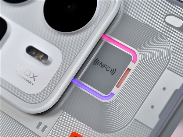 真我Neo8上手：性能全面开挂