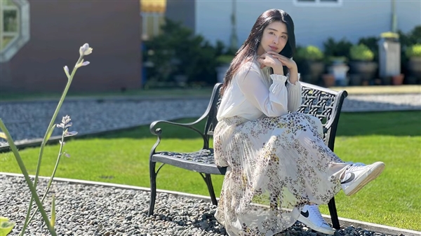 王祖贤59岁生日入驻小红书 晒生活照并发文 此前几天入驻抖音吸粉超140万