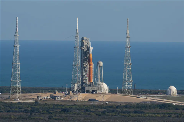 NASA启动载人绕月飞行前关键测试 时隔54年 人类即将重返月球