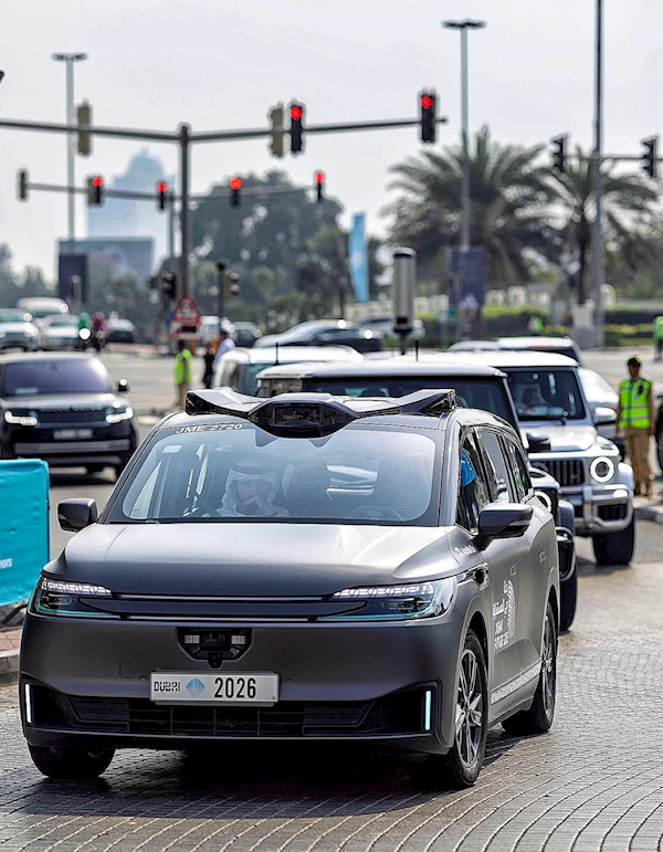 迪拜王储亲测萝卜快跑全无人驾驶 直呼未来已来