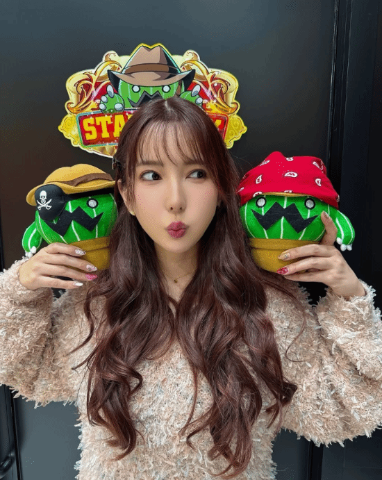 祝大家新年快乐：波多野结衣晒新图美爆了 你感受到祝福没