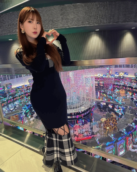 祝大家新年快乐：波多野结衣晒新图美爆了 你感受到祝福没